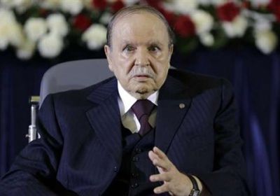 الرئيس الجزائري يفرج عن 5 من كبار القادة العسكريين المتهمين في قضايا فساد