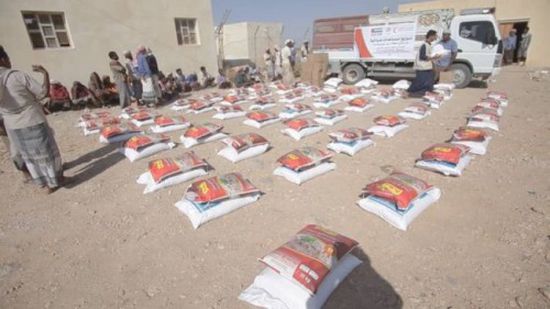 «الهلال الإماراتي» يوزع 290 سلة غذائية في رسب ساه بحضرموت