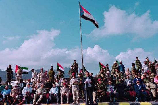 بحضور اللواء عيدروس الزبيدي.. عرض عسكري مُهيب في عدن "فيديو"