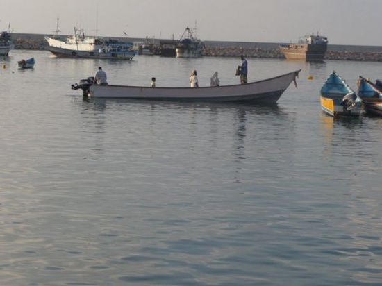 العثور على صيادين فقدا على قاربهما قبل يومين في سقطري