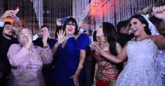 وصلة رقص من دينا وفيفي عبدة في حفل زفاف ابنة خالد عجاج