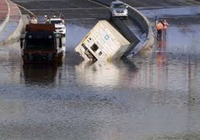 بعد غرق مواطن..طوارئ بالكويت لمواجهة السيول