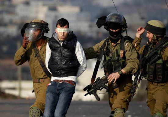 بينهم طفلان.. قوات الاحتلال الإسرائيلي تعتقل 8 فلسطينيين