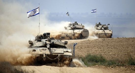 دبابات الاحتلال الإسرائيلي تقصف قطاع غزة وتصيب عدة مواطنين