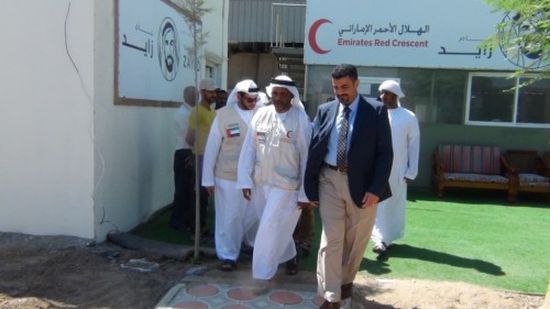 محافظ عدن يلتقي ممثل الهلال الإماراتي بمقر التحالف العربي