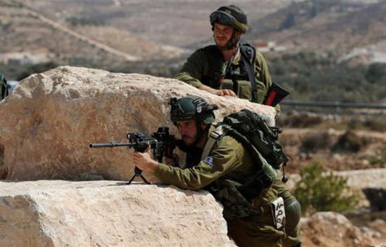قبيل اعتقاله.. الجيش الإسرائيلي يطلق النار على فلسطيني بغزة