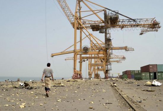 مصادر بميناء الحديدة: الحوثي زرع ألغام قرب مدخلين للميناء
