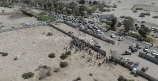 شاهد.. جنازة مهيبة للطفل معتز في عدن