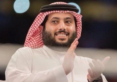 تركي آل الشيخ يحتفل بفوز السعودية بالبطولة العربية لكرة السلة