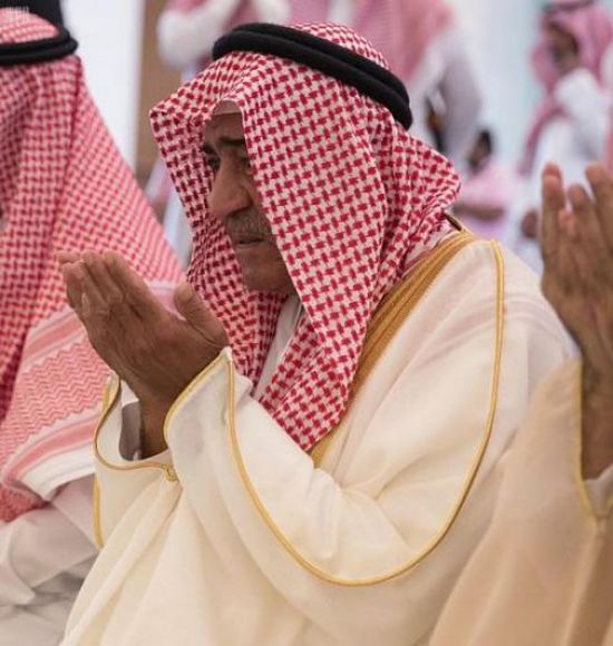 أمير سعودي يفتتح مسجداً فريداً باسم والدته اليمنية