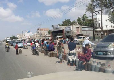 إقبال كبير من المواطنين على محطات الغاز في لحج «صور»