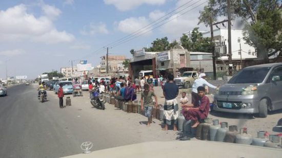 إقبال كبير من المواطنين على محطات الغاز في لحج «صور»