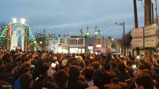 اعتقال 4 متظاهرين في الاحتجاجات الإيرانية المستعرة 