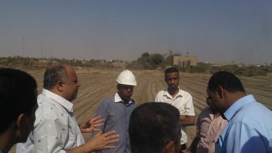 مدير كهرباء عدن يتفقد أعمال المسح في المحطة الإستراتيجية في الحسوة