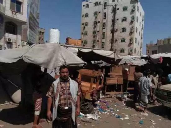 حملات أمنية لإزالة أسواق القات وضبط تجار السلاح في الشيخ عثمان