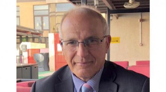 السفير البريطاني يحذّر الحوثيين من ردة فعل قوية في حال عدم حضورهم إلى السويد (لقاء)