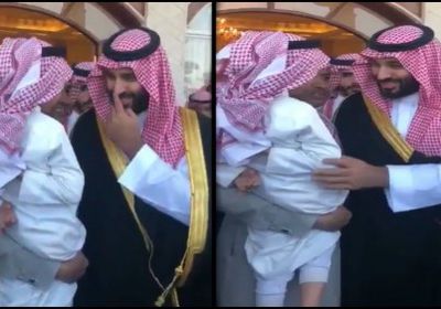 شاهد.. طفل يعترض طريق الأمير محمد بن سلمان لطلب سيارة فارهة