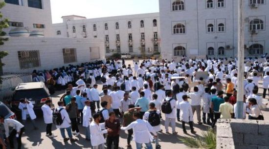 إضراب طلاب «الصيدلة» بجامعة عدن لليوم الثالث.. تعرف على المطالب