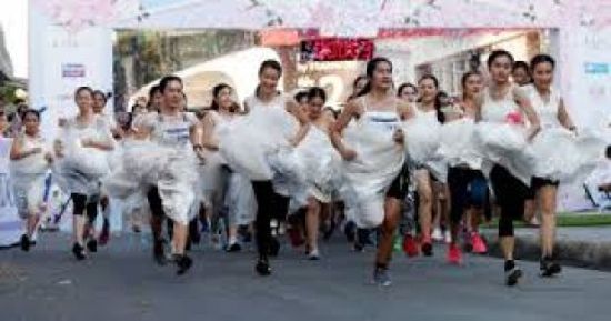 تايلاند تنظم سباقها السنوي للعرائس 