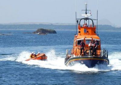 أنقاذ ثلاثة أطفال حوصروا بكهف بحري باسكتلندا