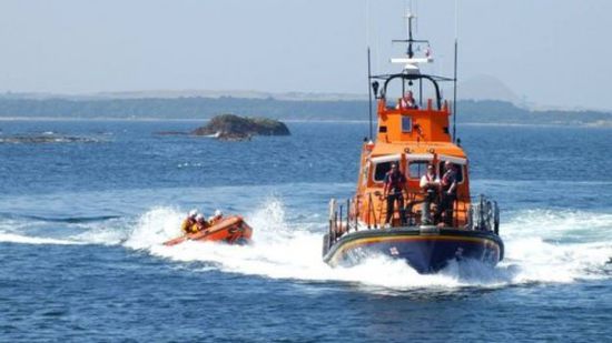 أنقاذ ثلاثة أطفال حوصروا بكهف بحري باسكتلندا