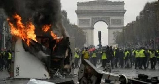شرطة باريس تعتقل 103شخص فى مظاهرات السترات الصفراء 