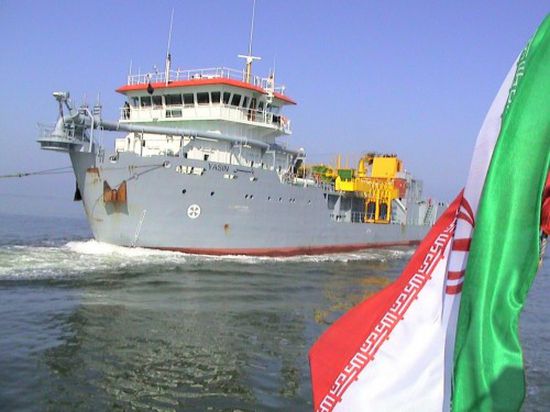 للإفلات من العقوبات.. إيران تتيح لسفنها حمل جنسيات أجنبية