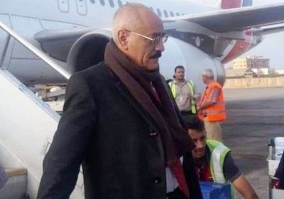 تزامنا مع شائعات دفن جثمانه.. شبيه صالح يصل عدن