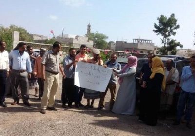 موظفو النقل البري يحتجون على اعتقال مستشار الهيئة عادل عوبل 