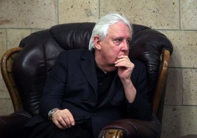 قيادي حوثي يبحث سبل السلام مع غريفيث بسلاح (صورة)