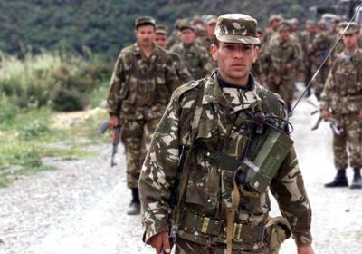 الجيش الجزائري يكشف مخبئاً إرهابياً به 41 قذيفة