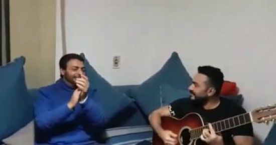 "فيديو" وصلة غناء تجمع بين النجم تامر حسني وحميد الشاعري