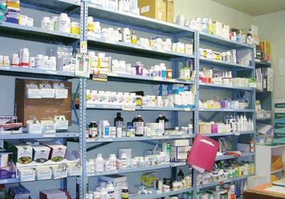 معاناة الصيادلة بعدن.. اعتداءات متكررة من متعاطي المخدرات