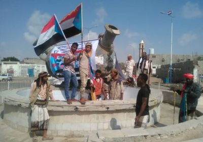 أعلام الجنوب تغزو محافظة أبين (صور)  