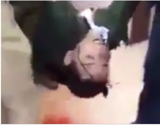 لرفضه "صرخة الكهنوت" .. مشرف حوثي يقتل طالب في صنعاء 