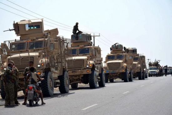 مراقبون: وقف إطلاق النار دون مبادرة حلّ شاملة تراعي الأمن الإقليمي يعد مكافأة للحوثي