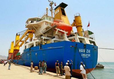 وصول باخرة النفط السعودية إلى عدن