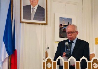 مصورة فرنسية تفضح تجاوزات الحوثي بمحاضرة في باريس