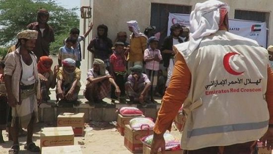 الهلال الأحمر الإماراتي يواصل تقديم المساعدات لأهالي أبين