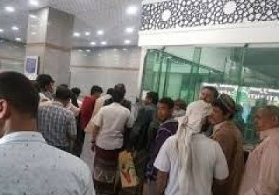 استكمال صرف رواتب المتقاعدين بالمحافظات "الأحد"