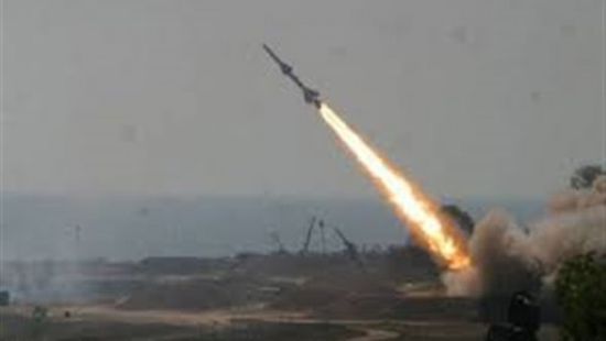 الدفاعات الجوية تعترض صاروخا باليستيا في سماء مأرب