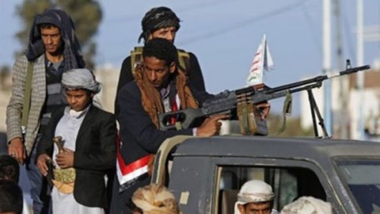 إصابة أب لـ8 أطفال.. الحوثي يقصف سوقا شعبيا بمديرية حيس
