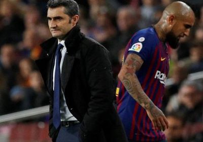جماهير برشلونة تهاجم المدرب بسبب نجم الفريق
