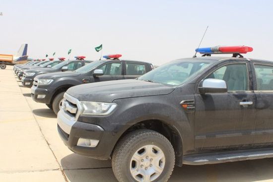 البحسني يوزع سيارات الأمن المقدمة من السعودية لدعم الأجهزة الأمنية في حضرموت