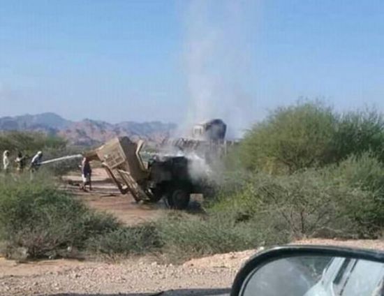 عناصر إرهابية تفجر لغم أرضي بمدرعة للحزام الأمني بالمحفد