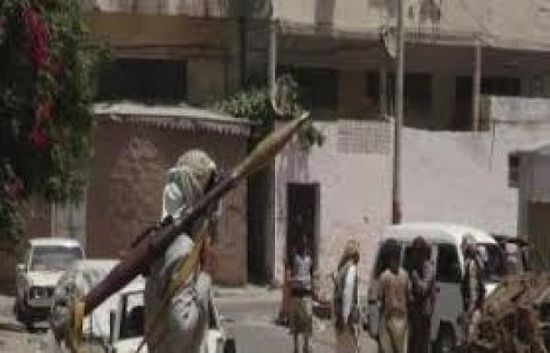عصابة مسلحة تسطو على 80 مليون من بائع قات في عدن