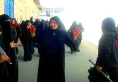 فقدن الحق بالحياة.. نساء تعز يروين انتهاكات الحوثي بحقهن