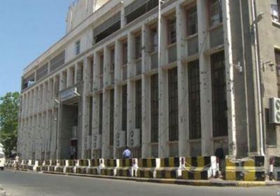 البنك المركزي يقر سعرا جديدا للريال مقابل الدولار