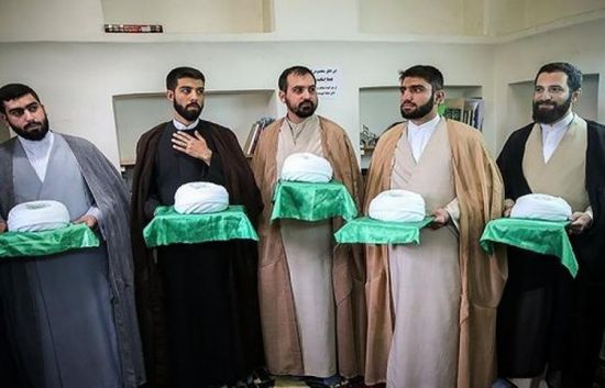 الغضب الشعبي يمنع طلاب الحوازات بإيران من ارتداء العمائم (تفاصيل)