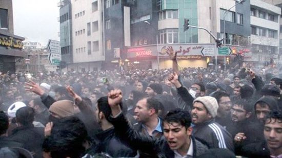 "عمال الأحواز" بين مطرقة عمائم إيران وسندان التجاهل الدولي (تقرير خاص)